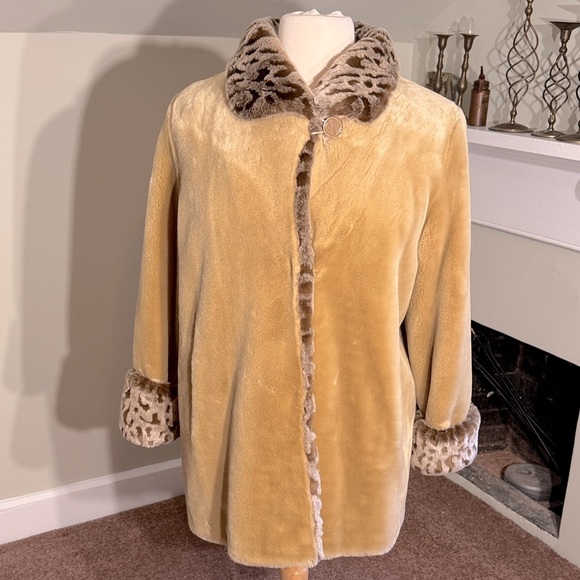 Coldwater Creek Cream Teddy Jacket with Leopard Accents - Picture 10 of 13